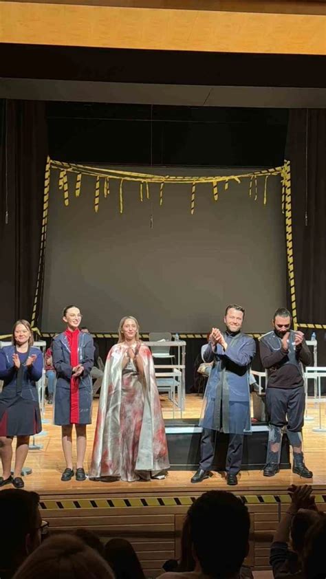 Eskişehir Sui Generis Tiyatro’nun yeni oyunu ’Yargı’ Eskişehirlilerle buluştu